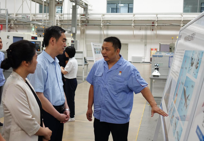 河南省工信廳黨組成員、副廳長(zhǎng)孫永民一行蒞臨公司考察調(diào)研